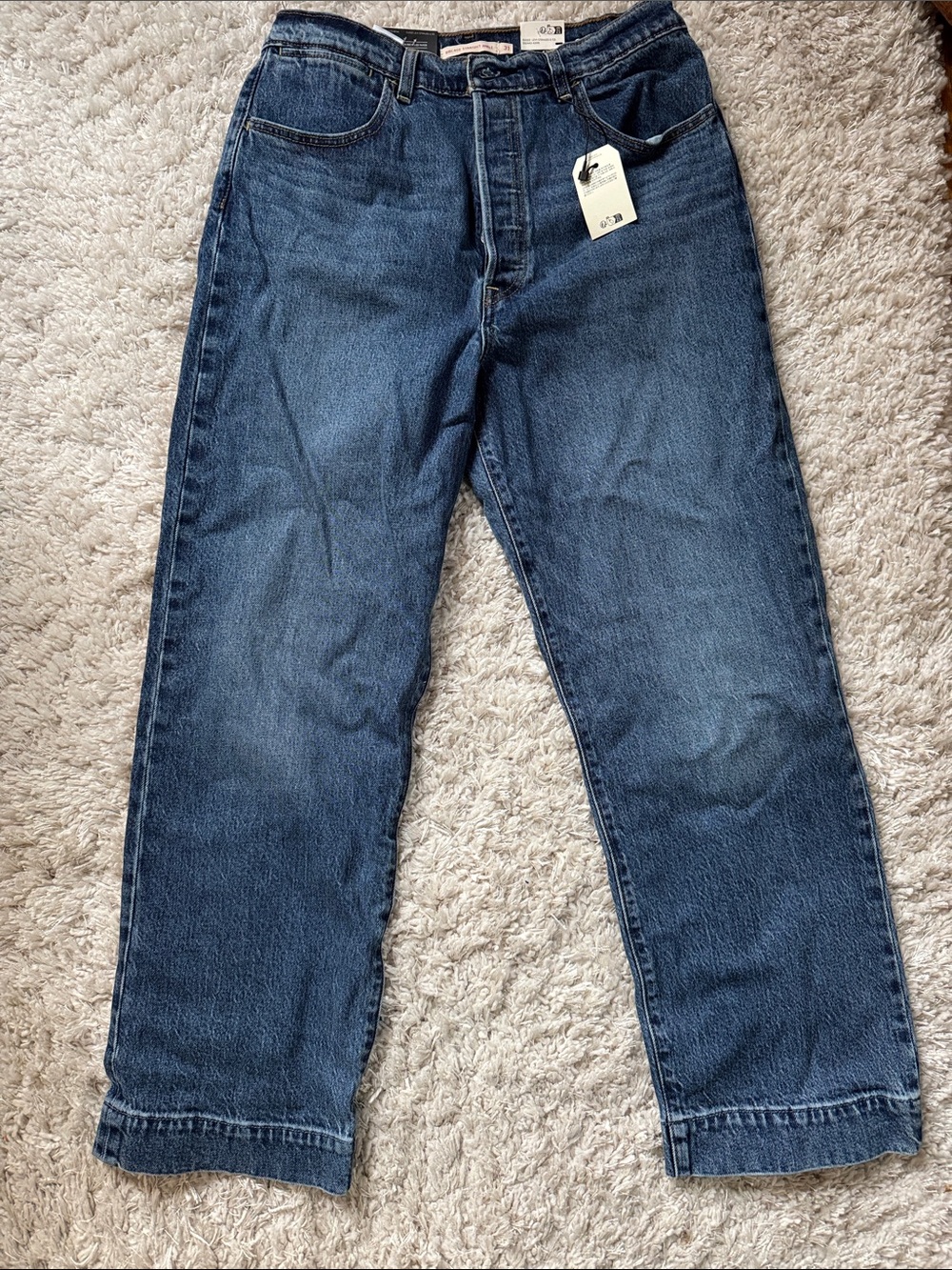 Levi's Ribcage Straight Ankle Jeans in Indigo Blue